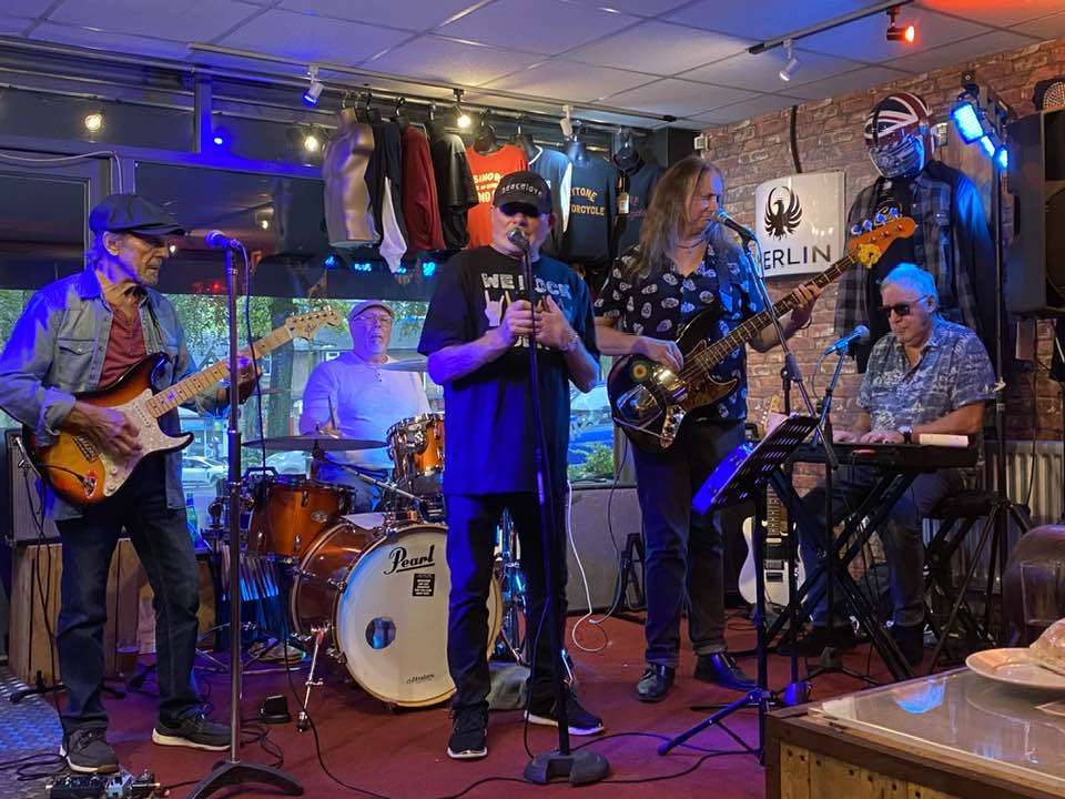 Back On The Road performing Downstairs at Chas Mann's